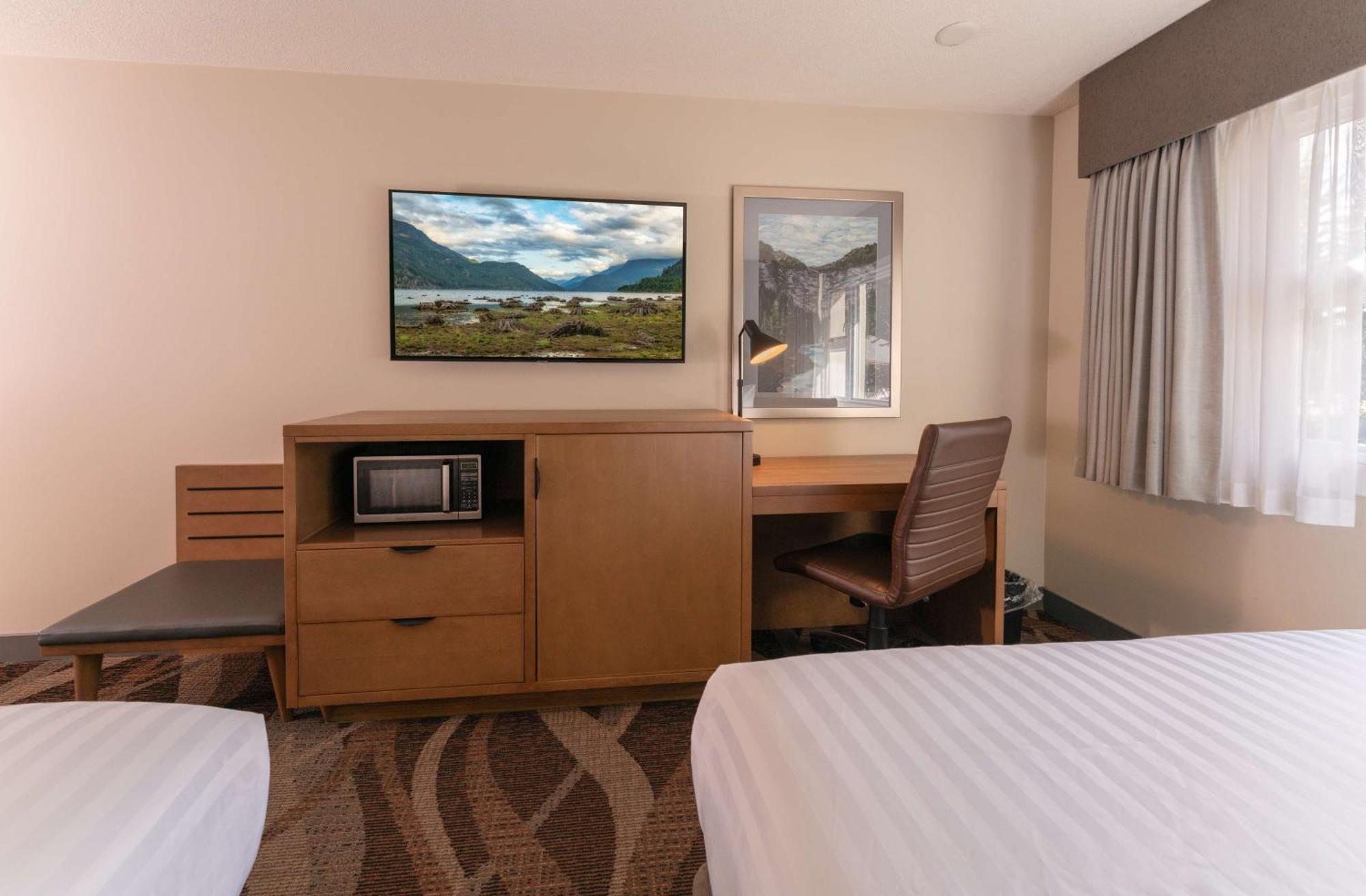 Prestige Hudson Bay Lodge & Conference Centre, Worldhotels Crafted Collection Смітерз Екстер'єр фото