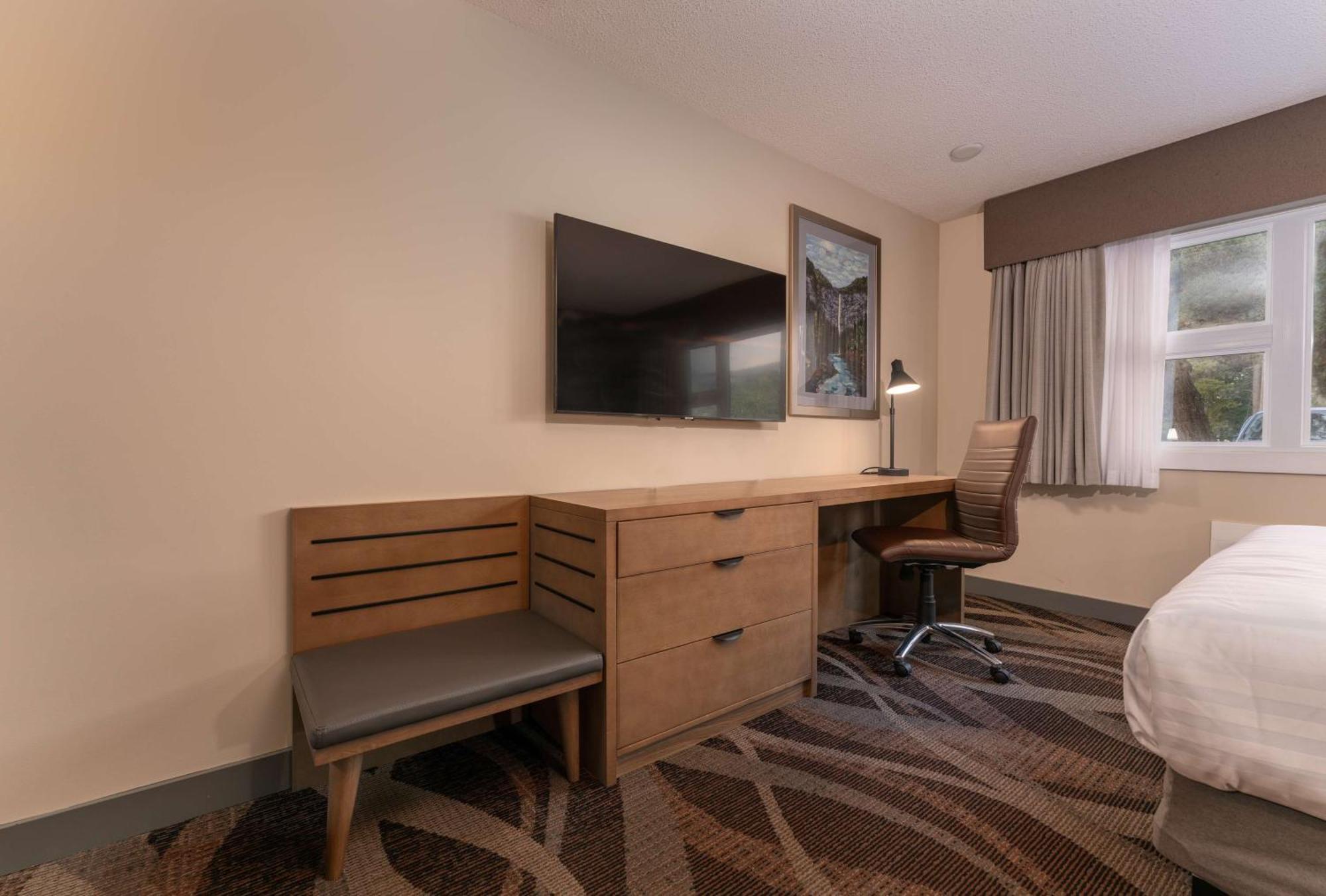 Prestige Hudson Bay Lodge & Conference Centre, Worldhotels Crafted Collection Смітерз Екстер'єр фото